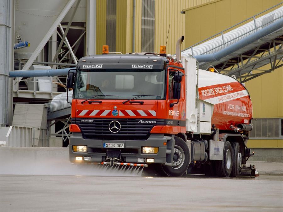  Mercedes-Benz Actros 2543 1997 года  (фото 1 из 2)
